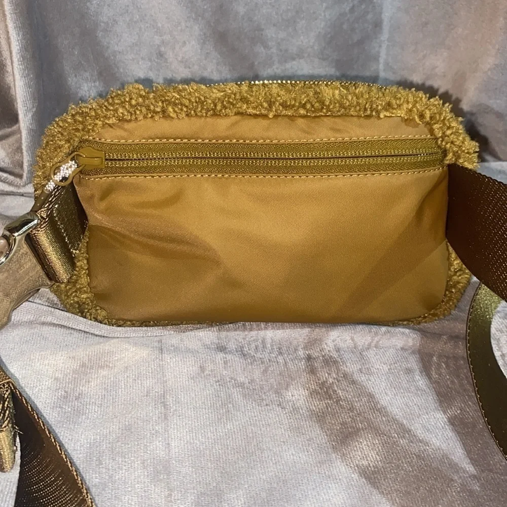 Lululemon Everywhere Fleece Belt Bag